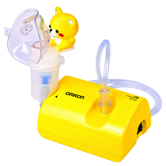 Nebulizador Omron NE-C801KD amarillo pediátrico con los accesorios fotografiados. Fondo transparente, imagen cuadrada.